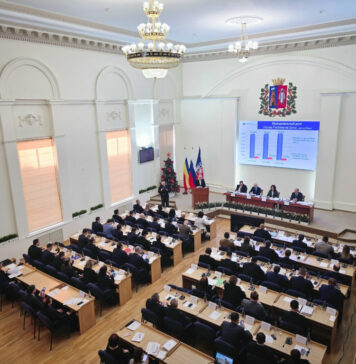 Гордума Ростова приняла профицитный бюджет на три года Заседание Ростовской городской Думы //Фото пресс-службы Гордумы