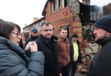 Юрий Слюсарь оценил масштабы разрушения после ночной атаки БПЛА Юрий Слюсарь // Фото официальный телеграм-канал Юрия Слюсаря