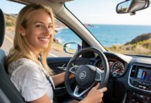 Туристы стали чаще приезжать на Юг России в межсезонье и тратить на 50% больше Девушка за рулем автомобиля путешествует //Фото сгенерировано нейросетью Kandinsky