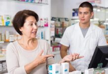 Жители Дона и Кубани вошли в топ-10 по тратам на здоровье в России Женщина в аптеке //Иллюстрация ГигаЧат