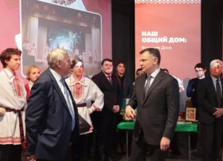 Юрий Слюсарь провел совет по межнациональным отношениям на открытии выставки «Народы Дона»