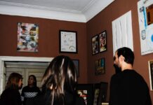 В Ростове прошла выставка Кота Собачникова в послевоенном доме