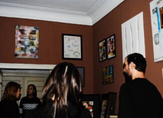 В Ростове прошла выставка Кота Собачникова в послевоенном доме