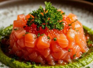 Повар Максим Грошев рассказал как не перегрузить новогодний стол и удивить гостей