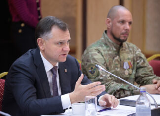 В Ростовской области предлагают ввести квоты на рабочие места для ветеранов боевых действий Губернатор Ростовской области Юрий Слюарь предложил резервировать квоты на абочие места для участников боевых действий //Фото пресс-службы правительства Ростовской области