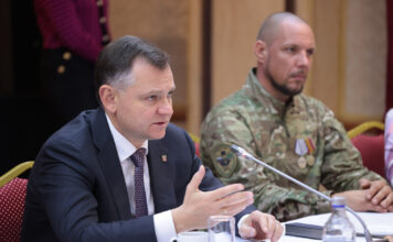 В Ростовской области предлагают ввести квоты на рабочие места для ветеранов боевых действий Губернатор Ростовской области Юрий Слюарь предложил резервировать квоты на абочие места для участников боевых действий //Фото пресс-службы правительства Ростовской области