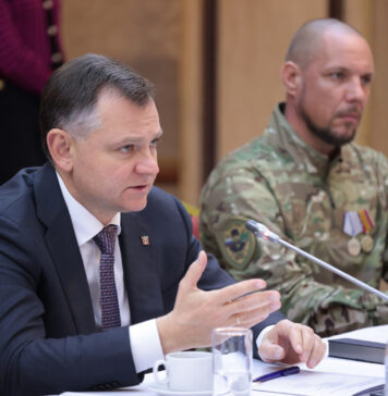 В Ростовской области предлагают ввести квоты на рабочие места для ветеранов боевых действий Губернатор Ростовской области Юрий Слюсарь предложил резервировать квоты на рабочие места для участников боевых действий //Фото пресс-службы правительства Ростовской области