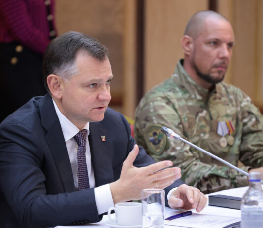 В Ростовской области предлагают ввести квоты на рабочие места для ветеранов боевых действий Губернатор Ростовской области Юрий Слюарь предложил резервировать квоты на абочие места для участников боевых действий //Фото пресс-службы правительства Ростовской области