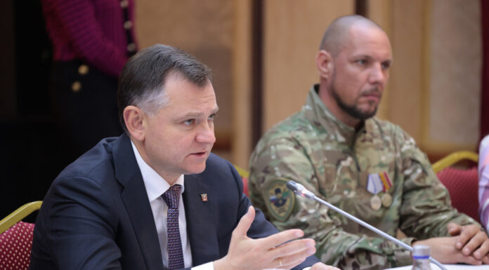 В Ростовской области предлагают ввести квоты на рабочие места для ветеранов боевых действий Губернатор Ростовской области Юрий Слюарь предложил резервировать квоты на абочие места для участников боевых действий //Фото пресс-службы правительства Ростовской области