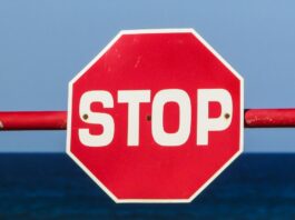 На Нариманова запретят остановку и стоянку автомобилей Знак Стоп // Фото с сайта https://pxhere.com/