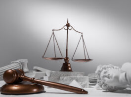 В суде приступили к рассмотрению иска об изъятии имущества у бывшего губернатора Ростовской области Владимира Чуба Суд // Фото с сайта https://www.freepik.com/