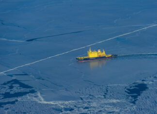 Через Азовское море ледоколы провели 44 судна с конца декабря