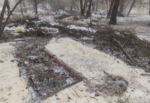 «Велено снести, сносим»: в Ростове массово демонтируют гаражи, владельцы оплачивают снос самостоятельно