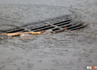 «30 лет не реконструировали»: В Ростове починят ливнёвки на Левенцовке