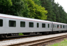 Пассажиров поездов через Воронежскую область обеспечат питанием после задержек из-за инцидента с БПЛА Поезд // Фото: сгенерировано с помощью нейросети "Шедеврум"