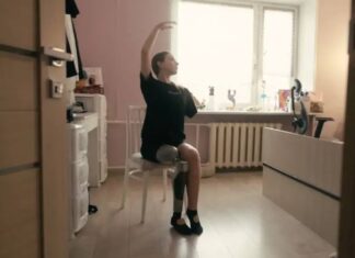 В Ростове снимают фильм о пережившей артобстрел юной балерине из Горловки Юная балерина Полина Гладких вернулась к танцам после реабилитации //Фото Евгений Баранов