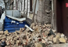 В центре Ростова обрушилась стена старинного особняка, который власти пытались признать аварийным через суд В Ростове обрушилась стена особняка //Фото Telegram-канал главы администрации Ленинского района Юлии Мищук