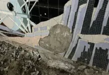 В подземном переходе на Кировском обвалилось мозаичное панно