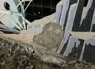 Власти Ростова опровергли обрушение мозаики в переходе на Кировском во время ремонта Осыпающаяся мозаика в ростовском переходе //Фото: Елена Хатламаджиян, Telegram