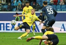 «Динамо» в меньшинстве обыграло «Ростов» благодаря голу Тюкавина Эпизод матча между ФК Ростов и Динамо // Фото Эрик Романенко, ТАСС