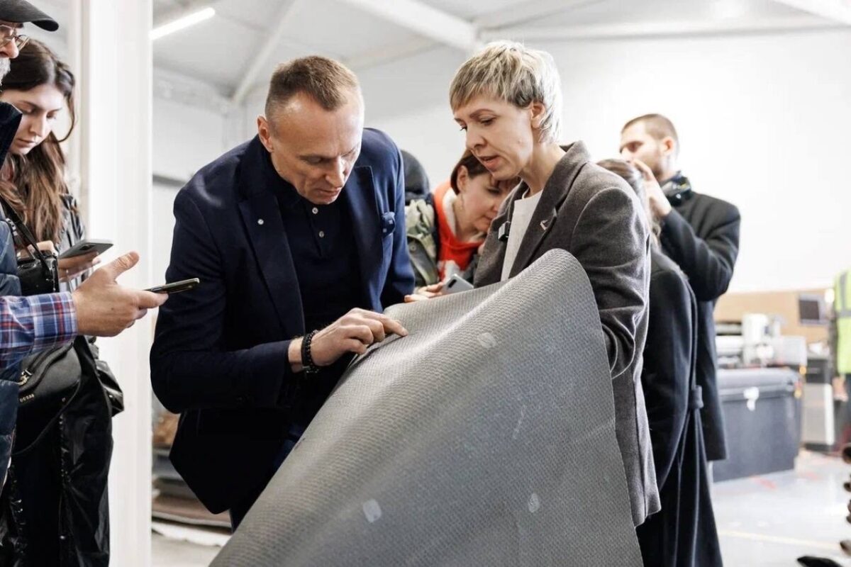 Запатентованное покрытие позволяет не обметывать края при обрезке//Фото: Евгений Чистяков