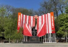 На украшение Ростова ко Дню Победы направят почти 20 млн рублей Оформление территории площади перед скульптурной композицией «Мать и дитя»//Скриншот из конкурсной документации