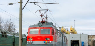 Электровоз ВЛ80 в локомотивном депо Батайск //Фото Лагутин И.Б., Wikimedia.com