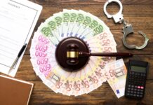 ВС признал законным возбуждение дела против ростовской судьи за взятку в 2 млн рублей //Фото: freepik.com