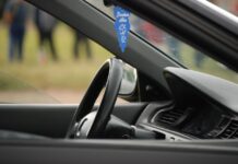 Подросток за рулем попал в ДТП на проспекте Ленина Машина//Фото: pxhere.com