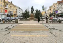 В Ростове-на-Дону убрали рекламные конструкции, установленные рядом с памятником Пушкину