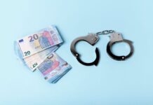 На Дону осудили экс-начальника отдела минсельхоза за вымогательство взятки Взятка//Фото: freepik.com