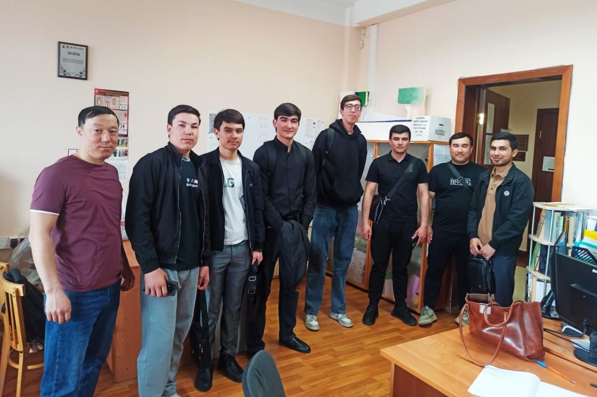 Участники Тотального диктанта, но в особом формате для тех, кто изучает русский язык как иностранный //Фото Городской репортер, Инна Лебедева