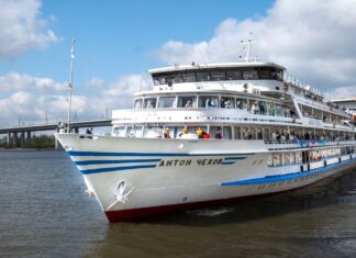 На Дону стартовала пассажирская круизная навигация 2026 года Теплоход «Антон Чехов» //Фото компании «Донинтурфлот»